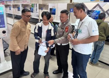 Perkuat Komunikasi, Polda Jabar Hadirkan ‘Polantas Menyapa’ di Samsat Bandung