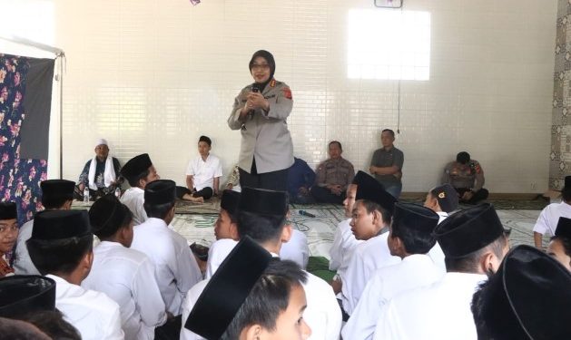 Perkuat Komunikasi, Polda Jabar Hadirkan ‘Polantas Menyapa’ di Samsat Bandung