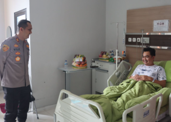 Kapolres Majalengka Jenguk Anggota Sakit di RSUD, Berikan Dukungan Moril
