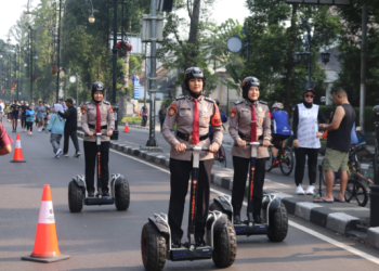 Polwan Polda Jabar Semarakkan Car Free Day Bandung dengan Program “He For She”