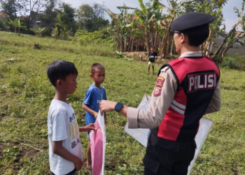 Sinergi Polres Garut dan PLN, Patroli Dialogis Cegah Bahaya Layangan di Dekat Jaringan Listrik Cilawu