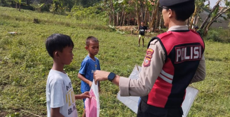 Sinergi Polres Garut dan PLN, Patroli Dialogis Cegah Bahaya Layangan di Dekat Jaringan Listrik Cilawu