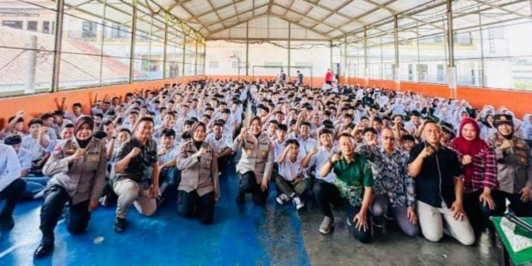 Kapolresta Cirebon Pimpin “Police Goes to School”, Bentuk Generasi Emas Sadar Hukum