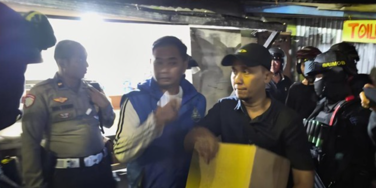 Tanggapi Aduan Warga, Polresta Bogor Sita Ribuan Botol Miras dari Warung Kelontong