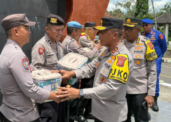 Kapolda Jabar Beri Hadiah Umrah ke Personel Polres Banjar yang Bertugas di Pos Pengamanan Nataru