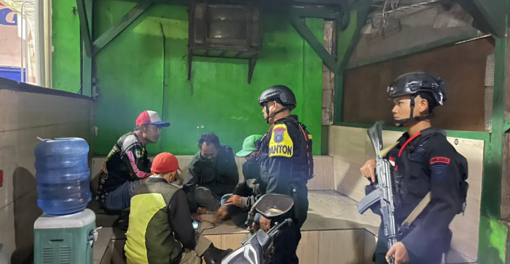 Brimob Polda Jabar Gencarkan Patroli Dialogis, Jalin Kedekatan dengan Masyarakat dan Jaga Kamtibmas