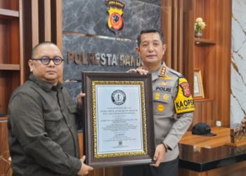 Kapolresta Bandung Raih Penghargaan Atas Dedikasi dalam Penegakan Hukum