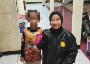 Polwan Polsek Parung Temukan dan Kembalikan Anak Laki-laki yang Hilang ke Keluarga