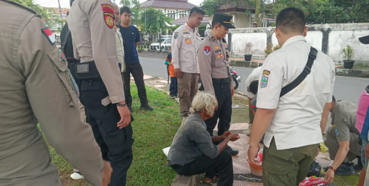 Polres Banjar Sigap Amankan ODGJ Bersenjata Tajam di Alun-alun Kota: Respon Cepat Jamin Keamanan Masyarakat