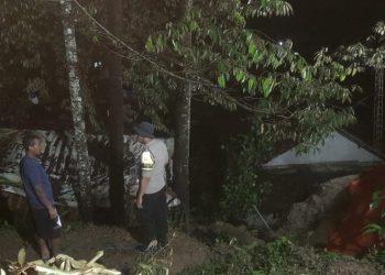 Tanah Longsor Terjang Gunungcupu Ciamis, Polisi dan Warga Bersatu Evakuasi