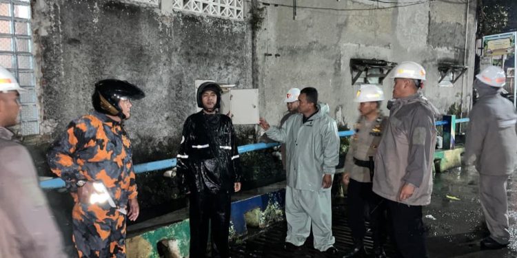 Jamin Keamanan Warga Kopo, Brimob Jabar Terus Siaga dan Koordinasi Penanganan Pasca Banjir