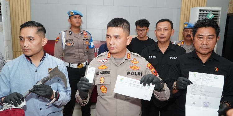 Polresta Cirebon Tangkap Pria Bersenjata Tajam yang Serang Polisi, Positif Narkoba