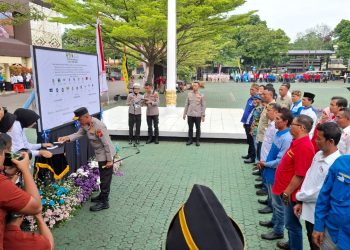 Pimpin Apel Buruh Kamtibmas 2025, Kapolda Jabar Tegaskan Kesejahteraan dan Keamanan Saling Terkait