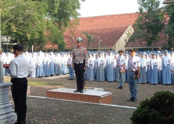 Panit Lantas Polsek Banjar Jadi Pembina Upacara di SMAN 1 Banjar, Ingatkan Pelajar Tertib Lalu Lintas
