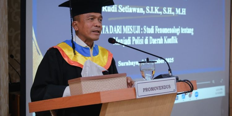 Kapolda Jabar Raih Gelar Doktor Lewat Disertasi “Cerita dari Mesuji”, Paparkan Kondisi Polisi di Tengah Konflik