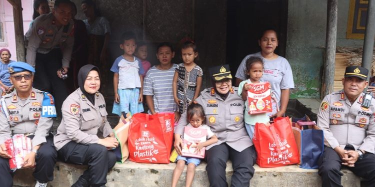 Polresta Cirebon Kawal Generasi Emas, Kapolresta Kombes Sumarni Bagikan Bantuan Gizi untuk Anak