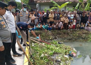 Polres Karawang Turunkan Unit Inafis Olah TKP Penemuan Tengkorak Manusia di Irigasi Pedes