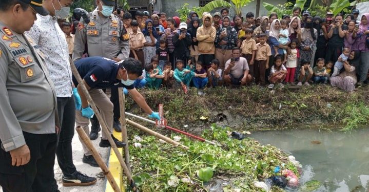 Polres Karawang Turunkan Unit Inafis Olah TKP Penemuan Tengkorak Manusia di Irigasi Pedes