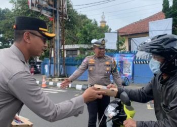 Ciptakan Kamseltibcarlantas, Polres Sukabumi Kota Lakukan Aksi Simpatik di Tengah Operasi Zebra 2025