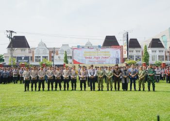 Kapolri Serahkan 10.000 Rompi ‘Jaga Warga’ di Jogja, Tegaskan Kolaborasi Polri dan Kearifan Lokal Kunci Kamtibmas Damai