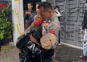 Aksi Heroik Bripka Samsu : Pingsan Mendadak Dekat SIM Keliling, Perawat Asal Bekasi Dibawa ke RS Pakai Ambulans
