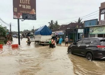 Dampak Banjir Sungai Citanduy, 50 Personel Polres Pangandaran Turun Tangan Atasi Kemacetan