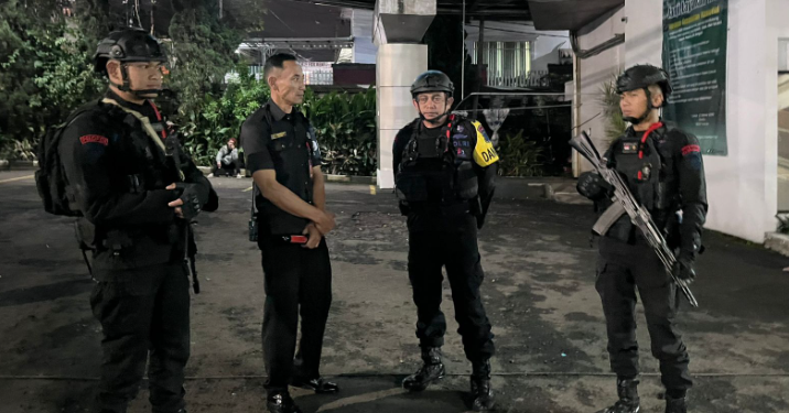 Brimob Polda Jabar Gelar Patroli Dialogis Harkamtibmas di Wilayah Pacet-Cipanas