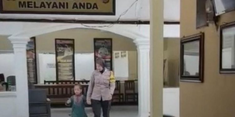 Polwan Bripka Ririn Rawat Ayup, Santri Hafiz yang Rindu Ayah hingga Kembali ke Pelukan Keluarga
