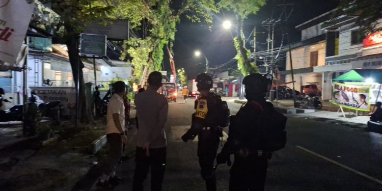 Jamin Keamanan Malam Hari, Satbrimob Polda Jabar Intensifkan Patroli Dialogis di Tasikmalaya