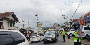 Urai Kepadatan Jalur Selatan, Satlantas Polres Garut Terapkan Sistem One Way di Limbangan dan Kadungora