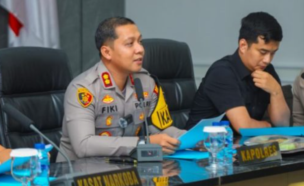 Polres Karawang Umumkan Penurunan Kejahatan Konvensional di Tahun 2025, Tetapi Peningkatan Kasus Narkoba dan Kecelakaan Lalu Lintas Tetap Jadi Sorotan