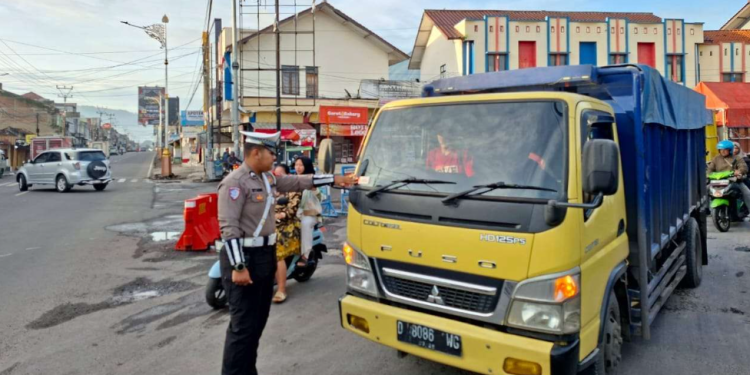 Ribuan Pelanggar Lalu Lintas Ditindak Selama Operasi Zebra Lodaya 2025 di Garut