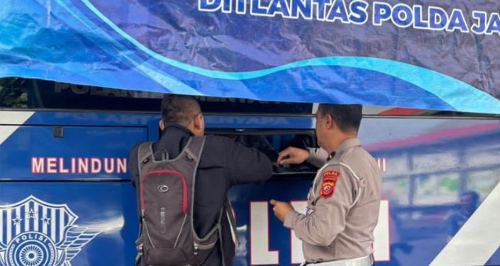 HUT Polantas ke-70, Ditlantas Polda Jabar Gelar Program Polantas Menyapa di SIM Keliling Antapani
