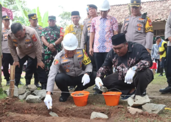 Kapolres Subang Pimpin Peletakan Batu Pertama Program RUTILAHU