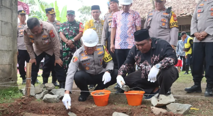Kapolres Subang Pimpin Peletakan Batu Pertama Program RUTILAHU
