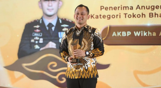 Kapolres Bogor AKBP Wikha Ardilestanto Sabet Penghargaan Tokoh Bhayangkara Inovasi Pembangunan di detikJabar Awards 2025