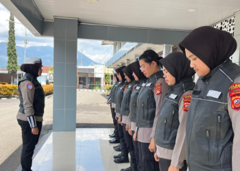 Patroli Intan Polwan Polres Garut Jaga Kamtibmas dan Berbagi Berkah di Hari Jumat