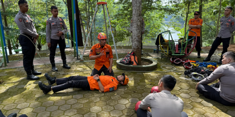 Tingkatkan Kesiapsiagaan, Sat Samapta Polres Banjar Gelar Latihan SAR Bersama BPBD
