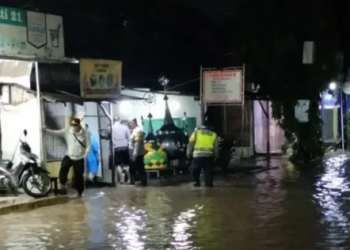 Polres Cirebon Kota Respons Cepat Tangani Dampak Hujan dan Genangan Air