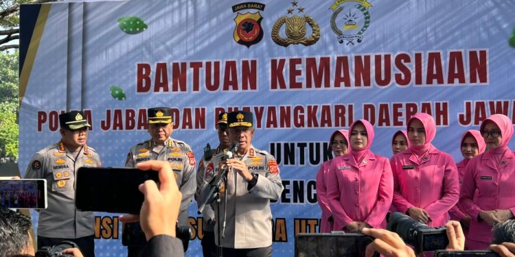 Kapolda Jabar Serukan Kesiapsiagaan Penuh, Perintahkan Jajaran Percepat Bantuan untuk Korban Bencana Sumatera