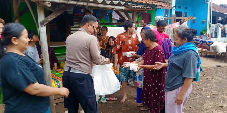 Sapa Warga dengan Humanis, Satlantas Polresta Bandung Gelar Jumat Berkah
