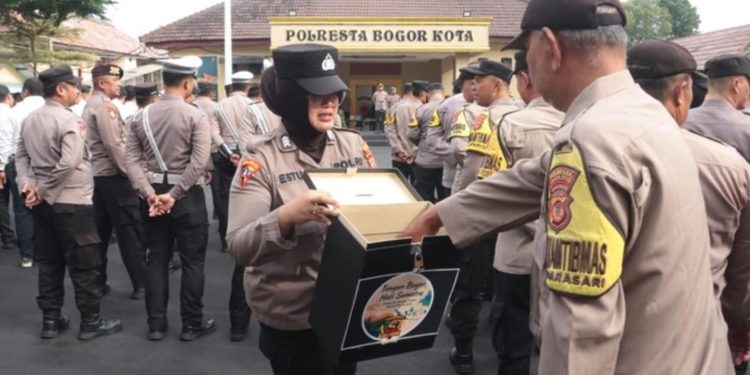 Peduli Bencana, Polresta Bogor Kota Galang Donasi untuk Korban Banjir-Longsor di Tiga Provinsi Sumatera
