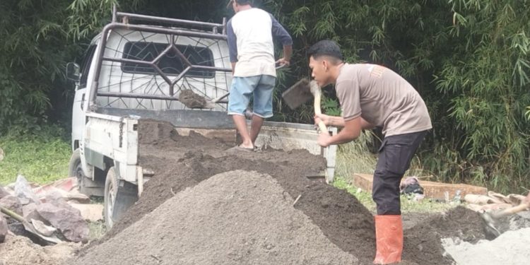 Wujud Bakti Brimob: Tim SAR Batalyon A Pelopor Percepat Pembangunan Jembatan di Majalengka