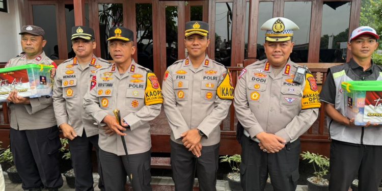 Kapolda Jabar Tinjau Tol Jakarta – Cikampek dan Pos Pengamanan Polres Karawang di Libur Nataru 2025