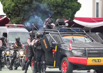 Peragaan Menembak, Demo Taktis, Langkah Defile dan  Marching Band   Berikan  Kebanggaan Pada Polisi, Orang Tua dan Masyarakat