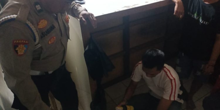 Polsek Margahayu Sita Puluhan Botol Miras, Ciptakan Kamtibmas Kondusif Jelang Nataru