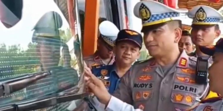 Cegah Kecelakaan Libur Nataru, Satlantas Polres Majalengka Periksa Kondisi Bus