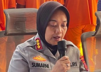 Polresta Cirebon Tangkap Tiga Pengedar Narkoba dan Musnahkan Ribuan Botol Miras