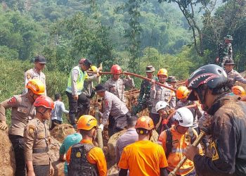 Brimob Polda Jabar Tingkatkan Upaya Pencarian Korban Pencarian Korban Longsor Arjasari