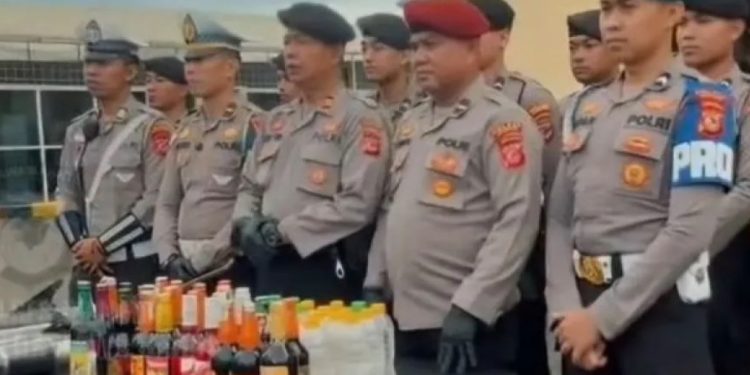Polres Cianjur Sita 468 Botol Miras dari Toko Berkedok Jamu